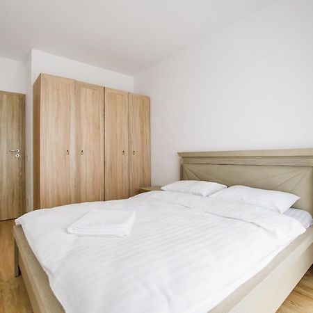 Sunny View 2 Bedroom Central Apartment Oradea Exterior photo