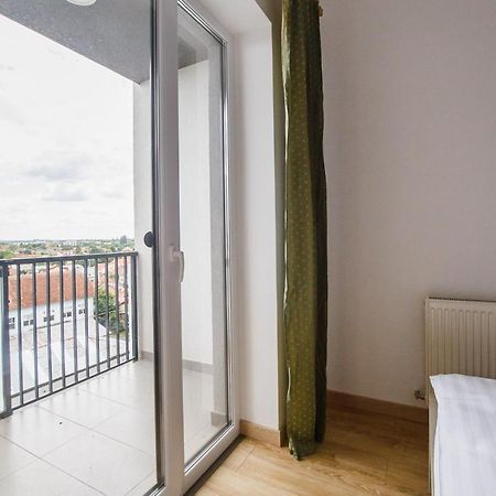 Sunny View 2 Bedroom Central Apartment Oradea Exterior photo