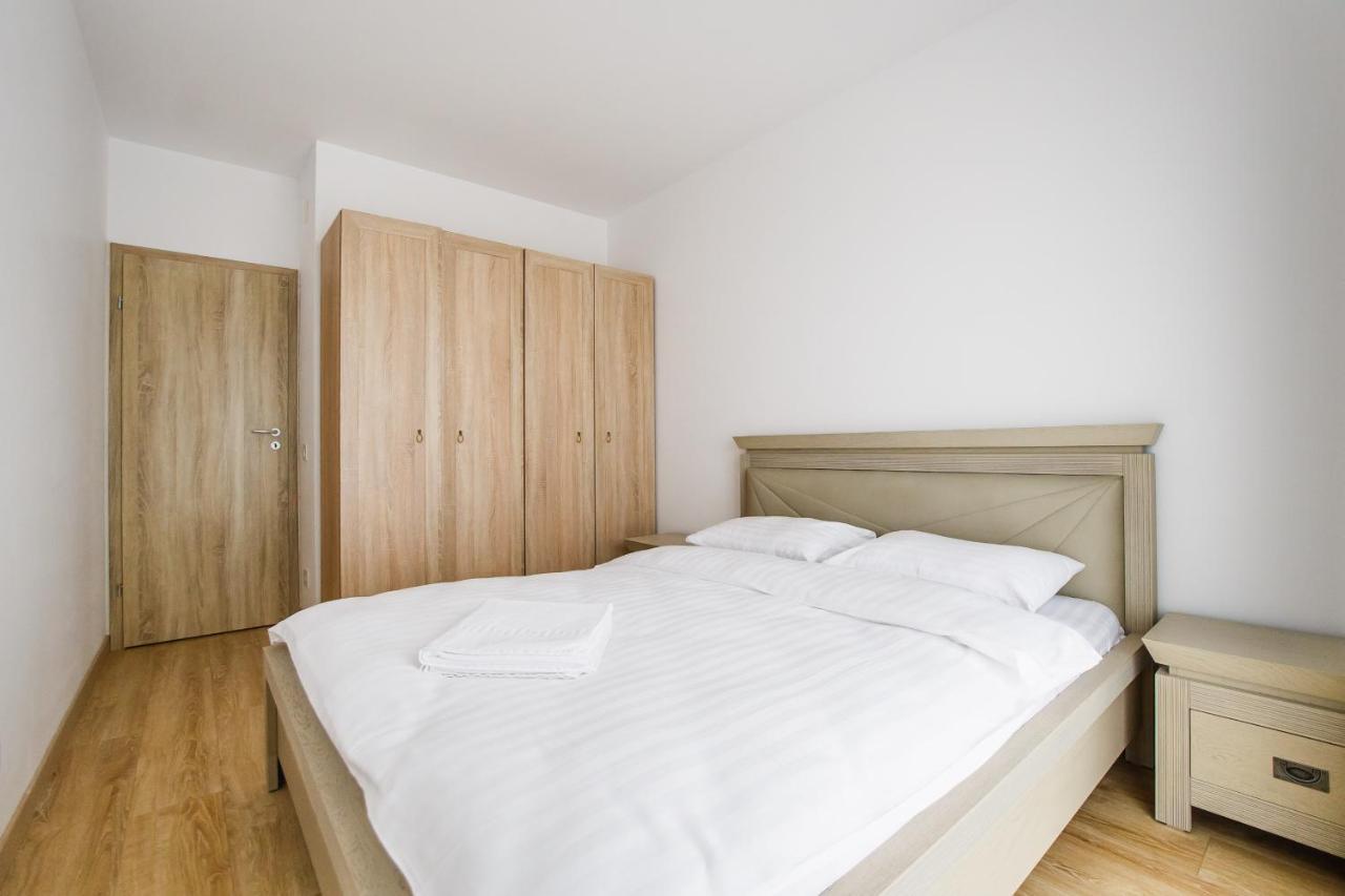 Sunny View 2 Bedroom Central Apartment Oradea Exterior photo