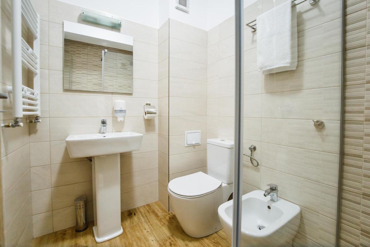 Sunny View 2 Bedroom Central Apartment Oradea Exterior photo
